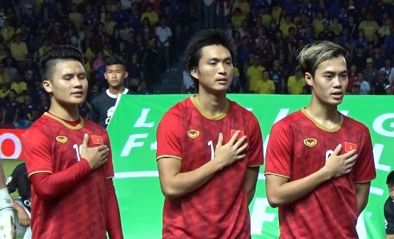 VIDEO: Màn hát Quốc ca đầy xúc động của Tuấn Anh ngày trở lại ĐTVN
