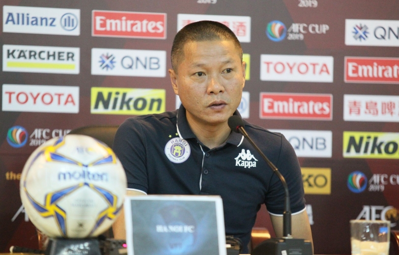 HLV Hà Nội FC lên tiếng về việc sang châu Âu của Đoàn Văn Hậu