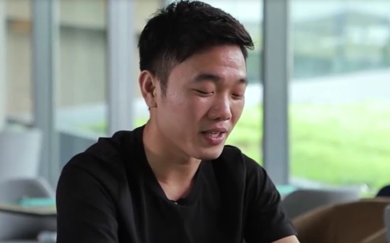Nghe 'Hãy trao cho anh' của Sơn Tùng MTP, Lương Xuân Trường cười tít mắt