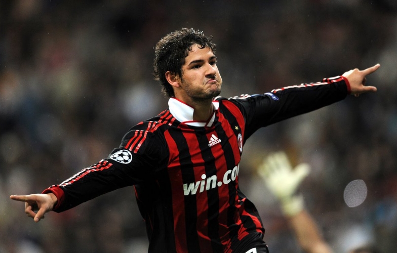 Pato tái hiện pha nước rút thần sầu vào lưới Barca ở TQ
