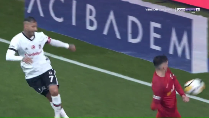 VIDEO: Quaresma tạt bóng kiến tạo tuyệt đẹp bằng rabona