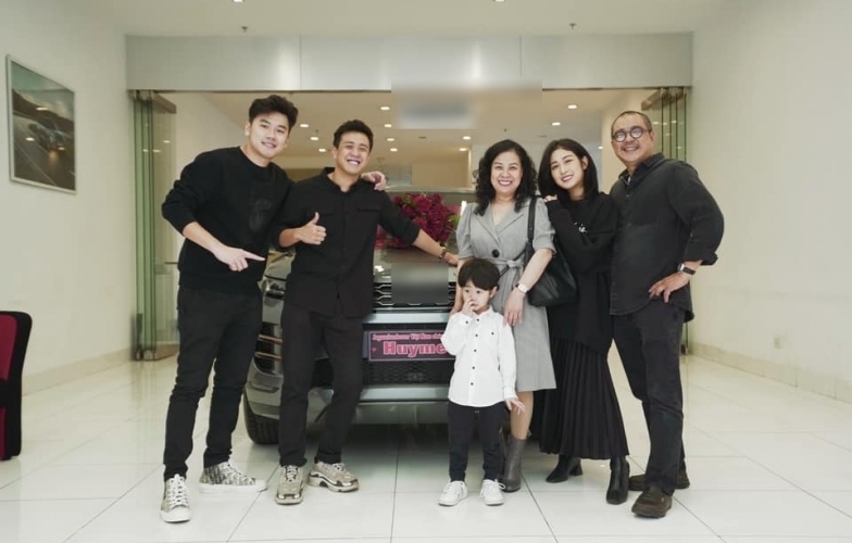 Vlogger Huyme sắm Range Rover Evoque đẹp lung linh giá trên 3,5 tỷ