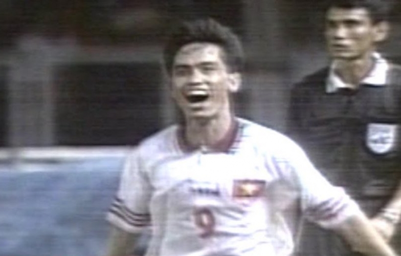 VIDEO: 2 bàn thắng lịch sử của Văn Sỹ Hùng vào lưới Indonesia