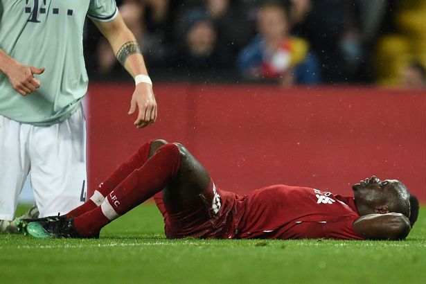 Ngôi sao của Liverpool và Barca bị trộm ghé thăm