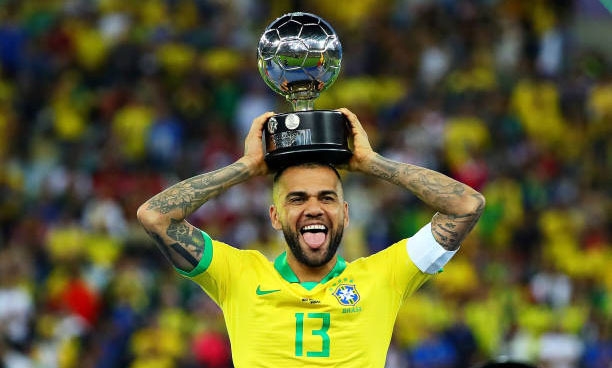 Dani Alves đã xác định bến đỗ mới 
