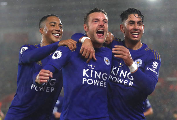 'Nghiền nát' Southampton 9-0, Leicester áp sát Liverpool