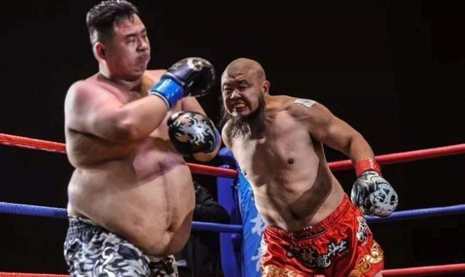 VIDEO: 'Lỗ Trí Thâm thời hiện đại' hạ võ sĩ 200kg bằng đòn thế lạ