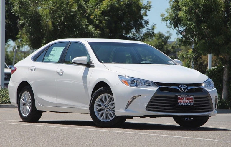 Toyota Camry sắp ra phiên bản mới giá rẻ hơn ở Việt Nam