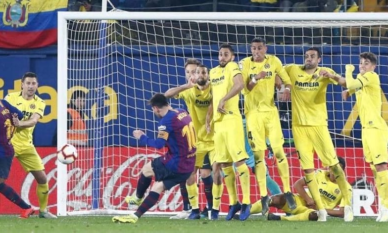 VIDEO: Ngả mũ trước siêu phẩm đá phạt đẳng cấp của Messi