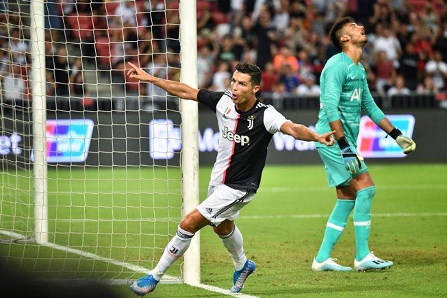 'Xé lưới' Tottenham, Ronaldo chính thức đi vào lịch sử trên đất Đông Nam Á