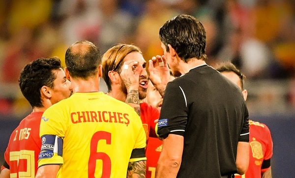 Trọng tài xin lỗi Sergio Ramos vì chiếc thẻ vàng nhầm lẫn