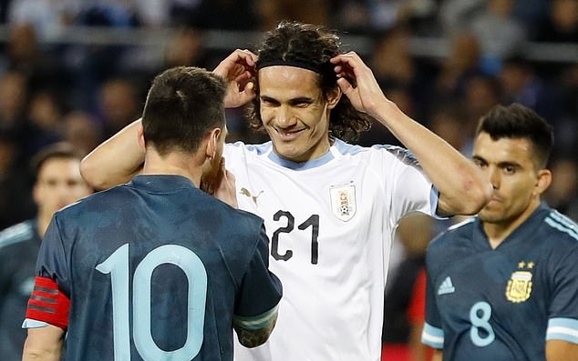 Messi đáp trả Cavani: 'Bất cứ khi nào mày muốn đánh nhau'