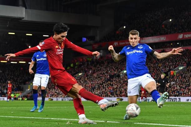 Sao Nhật Bản ra mắt, Liverpool nhọc nhằn đi tiếp tại FA Cup