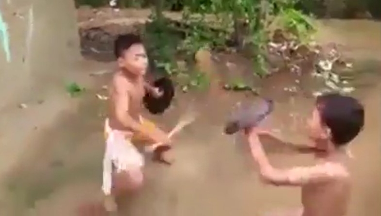 VIDEO: Màn đấu kiếm 'tuyệt đỉnh' của hai cao thủ nhí