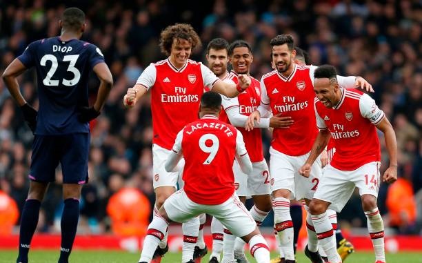 Arsenal vất vả giành chiến thắng nhờ VAR