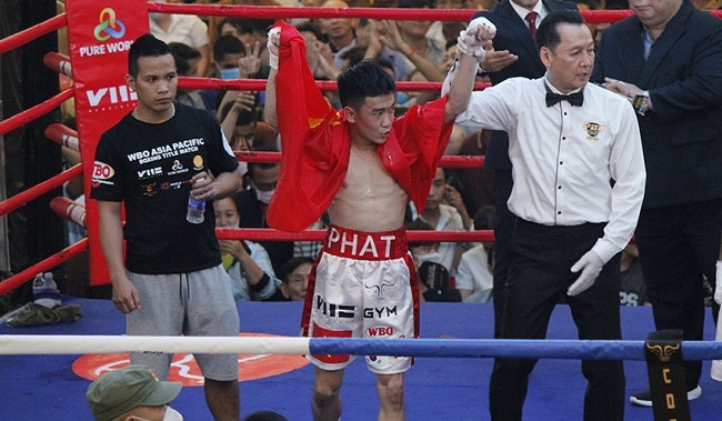 VIDEO: Võ sĩ Việt Nam tung 'mưa' đòn hạ knock-out cao thủ Thái Lan