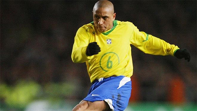 VIDEO: Roberto Carlos ghi bàn thắng 'kinh điển' từ chấm phạt góc