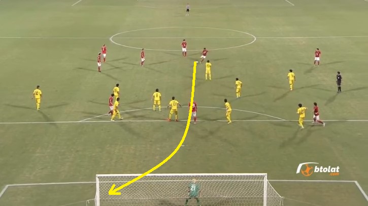 VIDEO: Cựu sao Barca đá phạt 'nã đại bác' từ khoảng cách 40m
