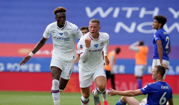 Chelsea vất vả giành vé vào vòng bán kết FA Cup
