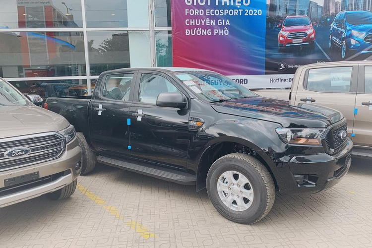 Ford Ranger XLS MT 2021 cập bến đại lý, giá 630 triệu đồng