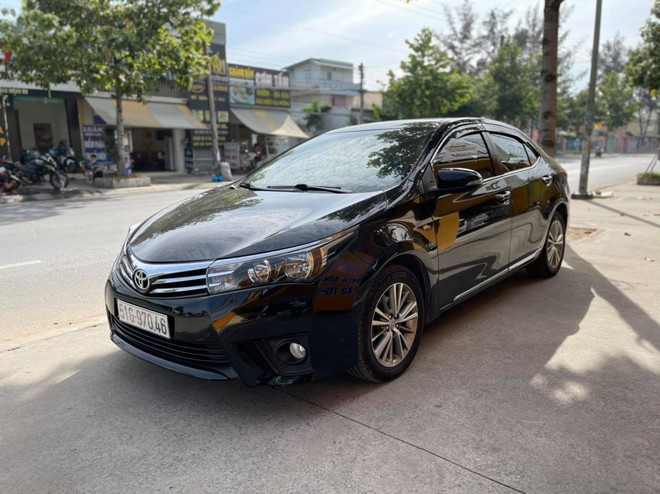 'Bất ngờ' Toyota Corolla Altis cũ rớt giá tới 400 triệu đồng