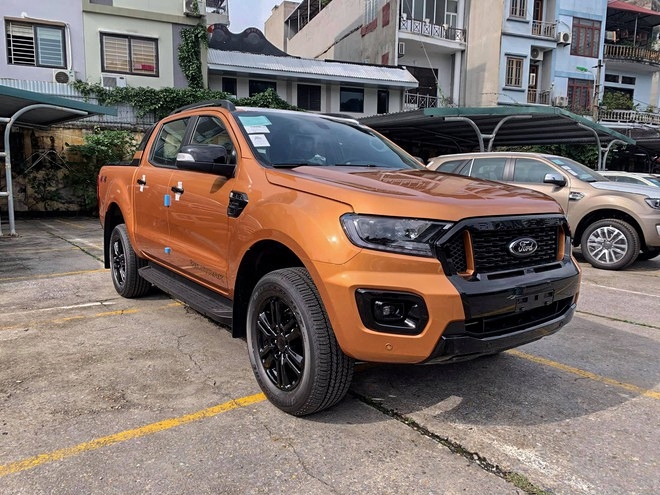 'Vua bán tải' giảm giá 20 triệu đồng, đe nẹt Toyota Hilux