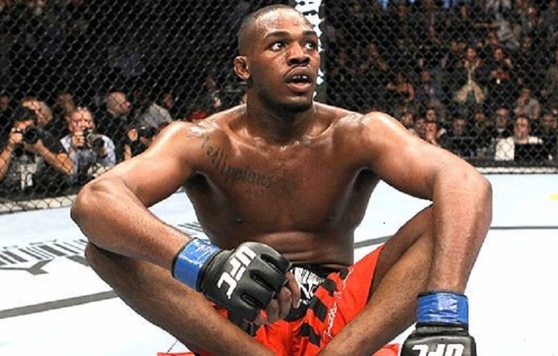 Jon Jones lộ bí mật chui gầm sàn trốn kiểm tra chất cấm