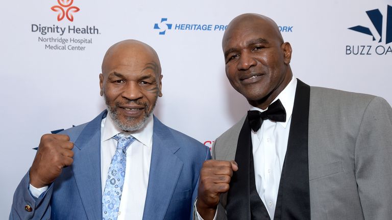Evander Holyfield nhắn Mike Tyson: Lên võ đài thôi!