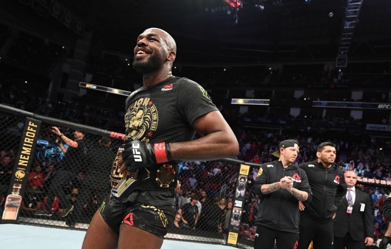 Jon Jones đã vĩnh biệt hạng Light Heavyweight