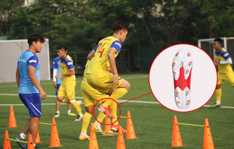 Lý do sân cỏ nhân tạo khiến các cầu thủ U22 dễ chấn thương
