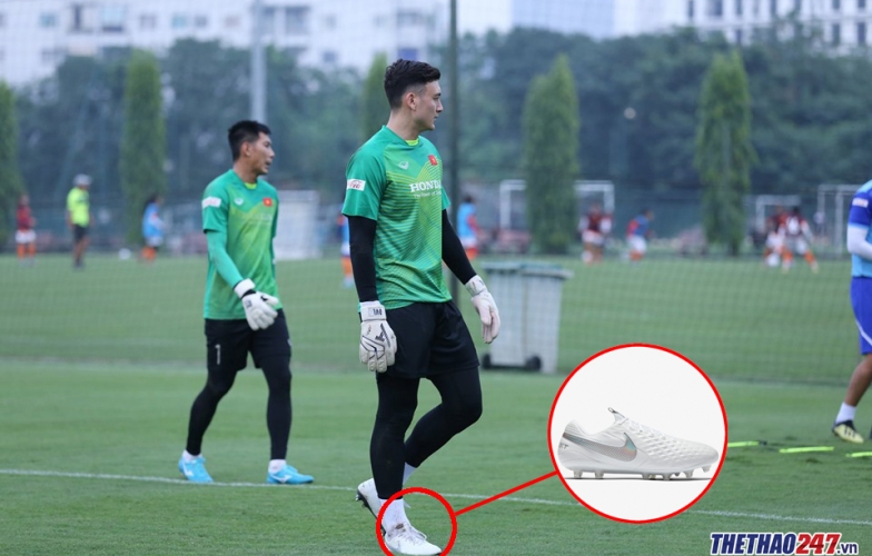 Giày đá bóng của thủ môn có gì đặc biệt?