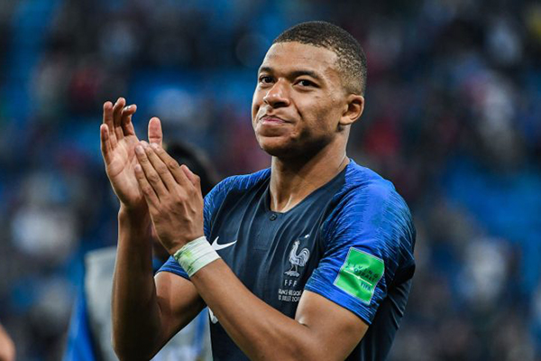 Rio Ferdinand: 'Đối mặt với Mbappe thì chỉ còn biết cầu nguyện'