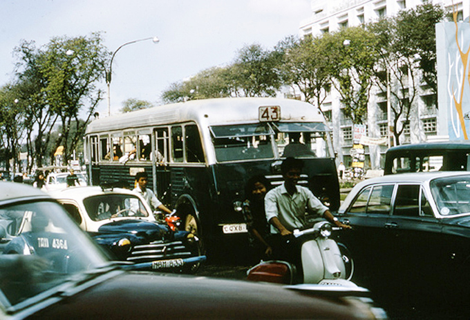 Giao thông Sài Gòn năm 1965 từ bộ ảnh của đạo diễn người Mỹ 