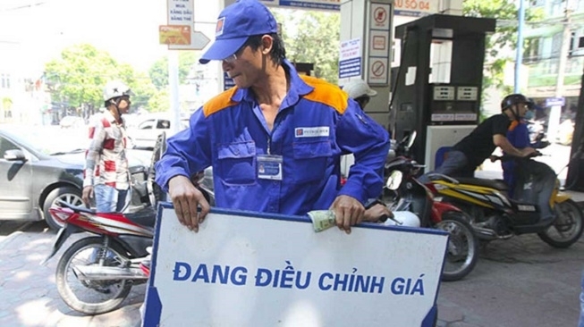 Không chỉ tăng giá xăng, Bộ tài chính còn đề xuất tăng thuế xăng lên 4000đ/lít