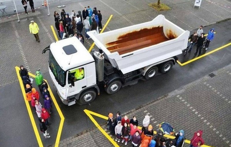 4 điểm mù 'chết người' của xe tải mà bạn nên tránh xa