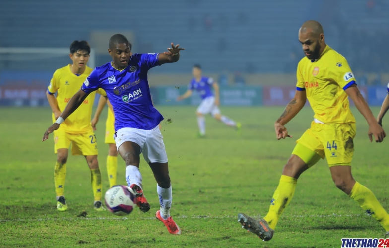VIDEO: Vua phá lưới V-League giải tỏa 'cơn khát' bàn thắng