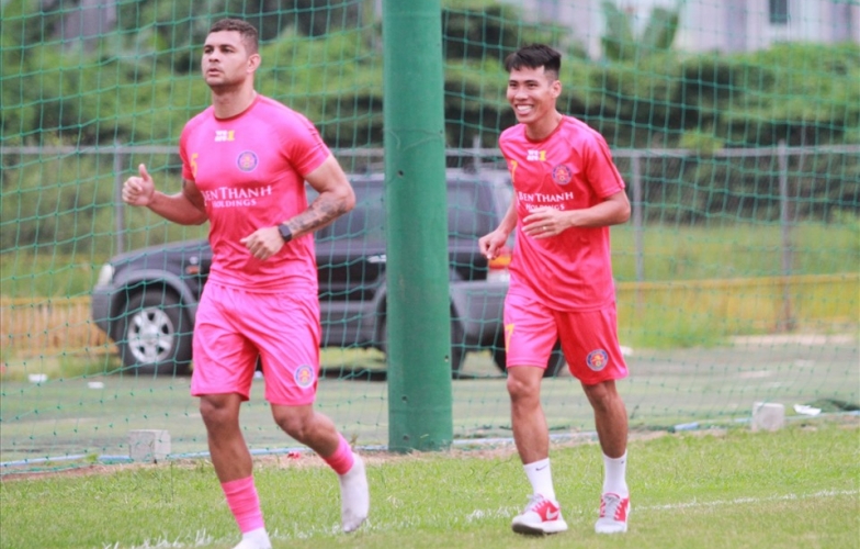 Cựu tuyển thủ Việt Nam hóa tiền đạo hủy diệt đội nhà