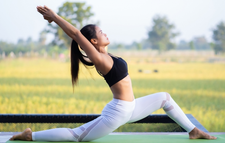 7 bài tập yoga đơn giản giúp bắp tay thon gọn nhanh chóng