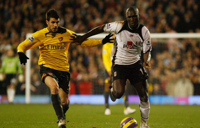 Cựu danh thủ Ngoại hạng Anh qua đời ở tuổi 42