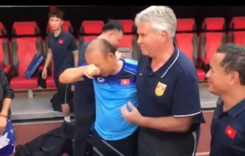 HLV Park Hang Seo gạt lệ khi gặp lại bạn cũ Guus Hiddink