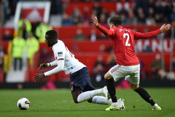 Origi 'sai lầm' nặng trước khi Rashford ghi bàn dẫn trước
