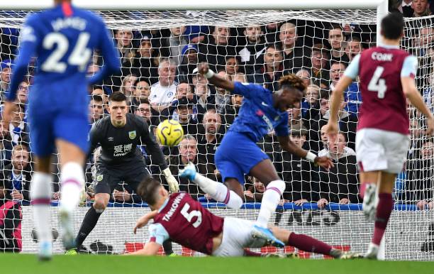 Tấn công máu lửa, Chelsea thắng đậm trên sân nhà