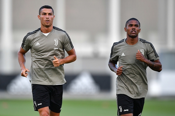 VIDEO: Sao Juve chạy thi với xe đua cho đỡ 'cuồng chân'