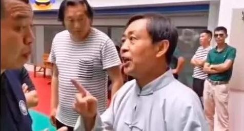 Trọng tài xin đại sư Thái Cực nương tay với võ sĩ MMA và cái kết