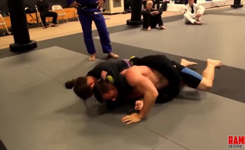 VIDEO: Gymer no đòn vì gây sự với nữ võ sĩ nhu thuật