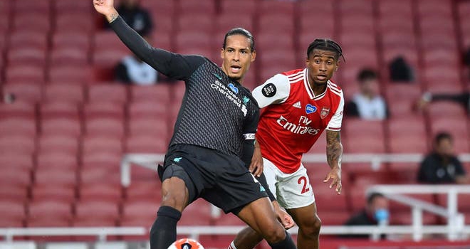 Van Dijk bị ví với David Luiz sau sai lầm trận Arsenal vs Liverpool