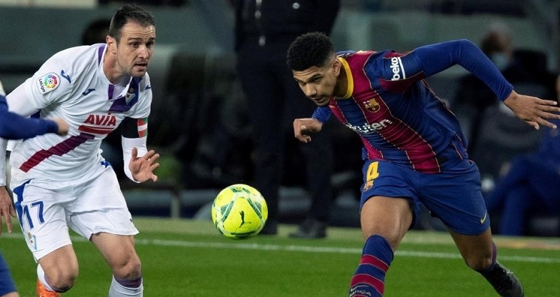 Tội đồ Barca: 'Tôi không nhận ra có người đến gần'
