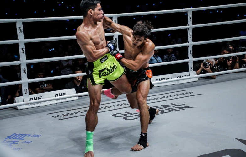 VIDEO: Nguyễn Trần Duy Nhất đi đường quyền cực mạnh knock out đối thủ Malaysia