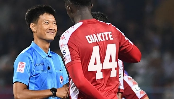 'Trọng tài dễ thương nhất V.League' bắt chính trận ĐTVN - U22 VN