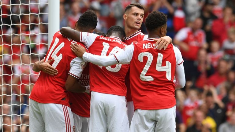 Lịch thi đấu bóng đá hôm nay 14/1: Derby thành London